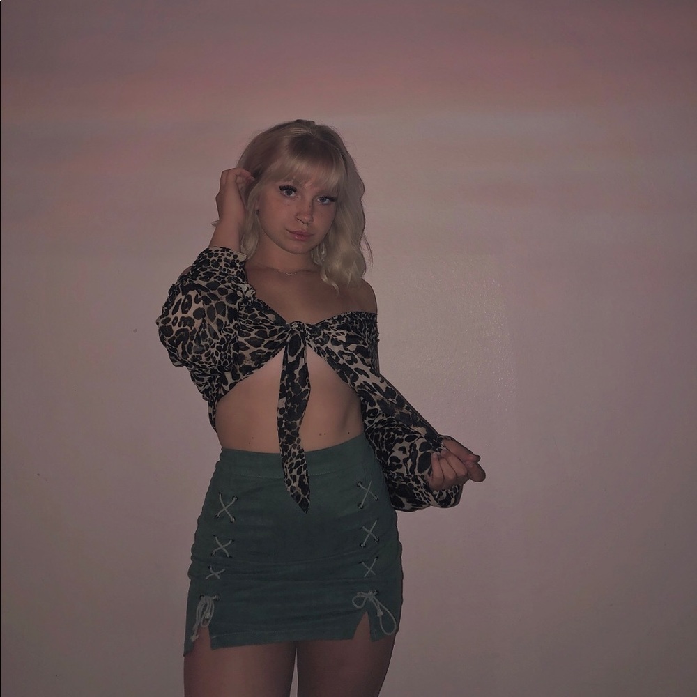 green side slit skirt